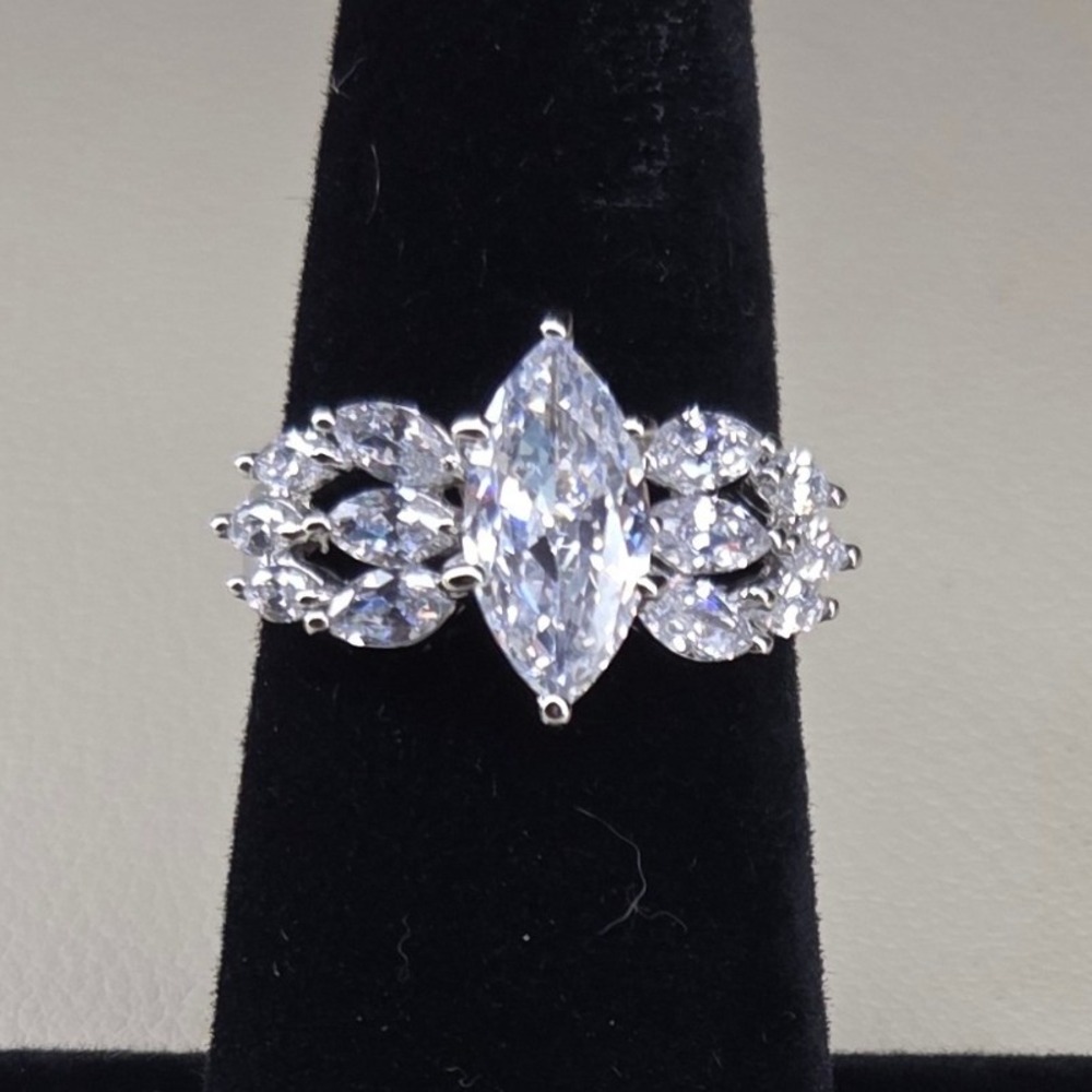 Marquise Cut Cubic Zirconia Cluster Ring Silver Tone Cocktail Size 6.5 0428